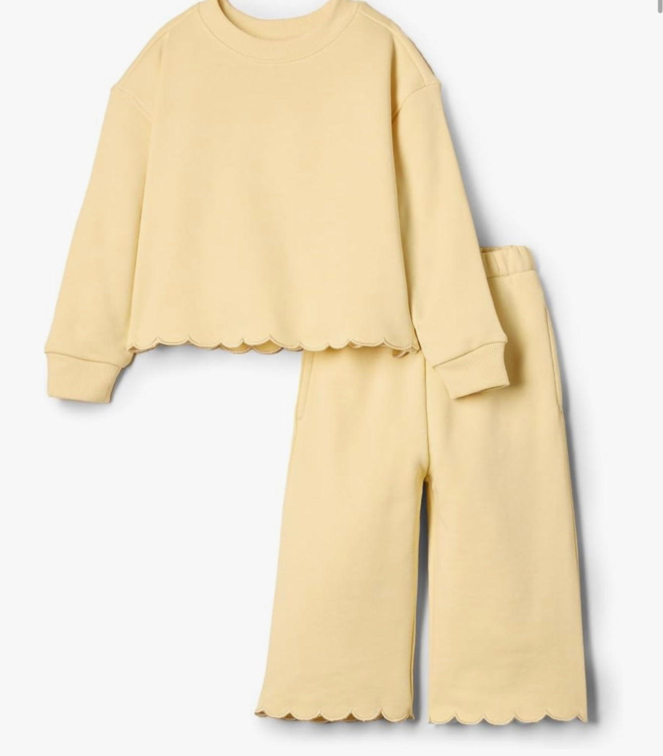Scalloped set